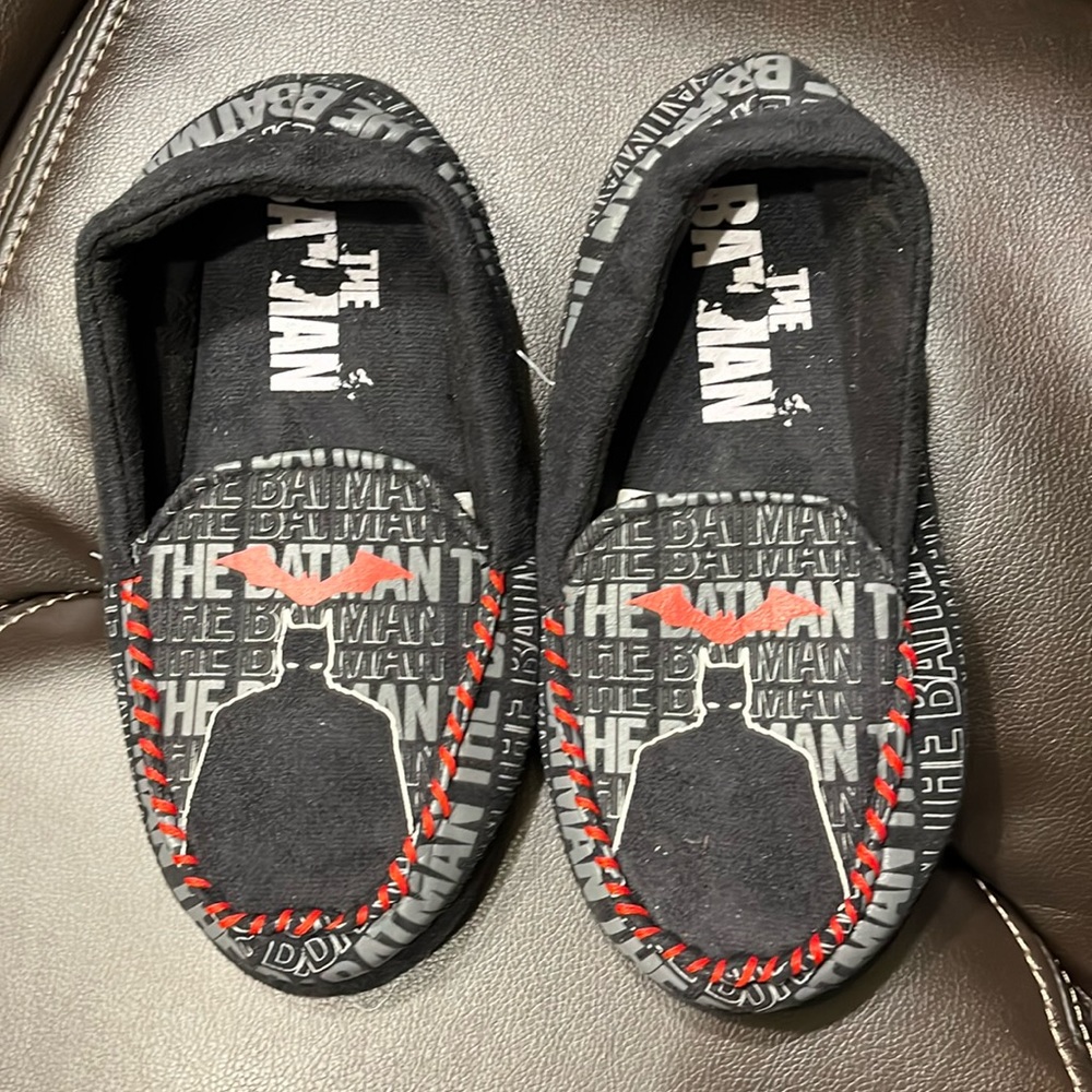 NEWTHE BATMAN Slippers size 5 Boys